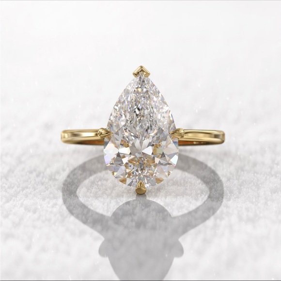 ENGAGEMENT RING - Picture 3 of 7